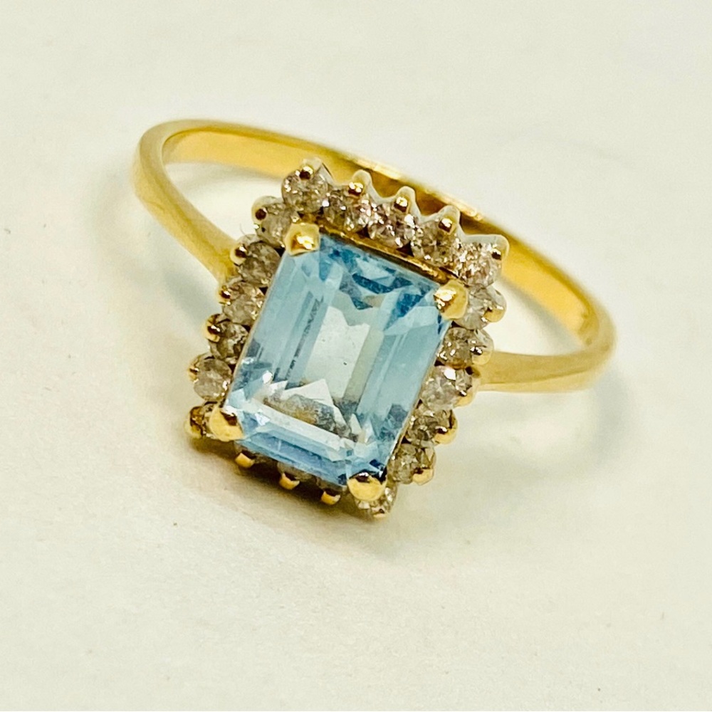 14k blue topaz diamonds ring.